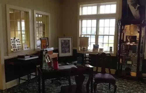 Kisiolek Eye Center Dispenary 3