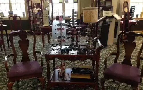 Kisiolek Eye Center Dispensary 4